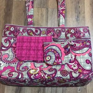 Vera Bradley Tote w/2 additional zipper pouches